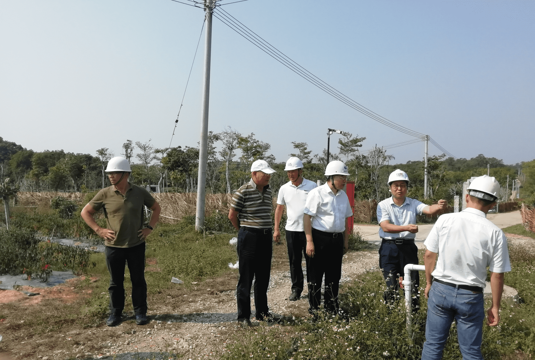 水電集團黨委書記、董事長王東陽到田間工程文昌、海口、定安片區工地檢查。