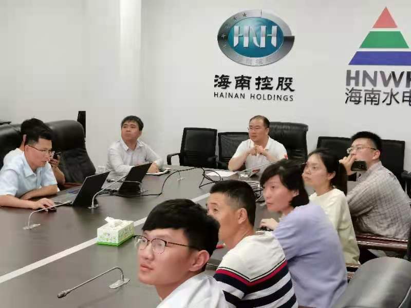 總經理助理趙光輝在天角潭建管部組織召開BIM系統應用分析會議。
