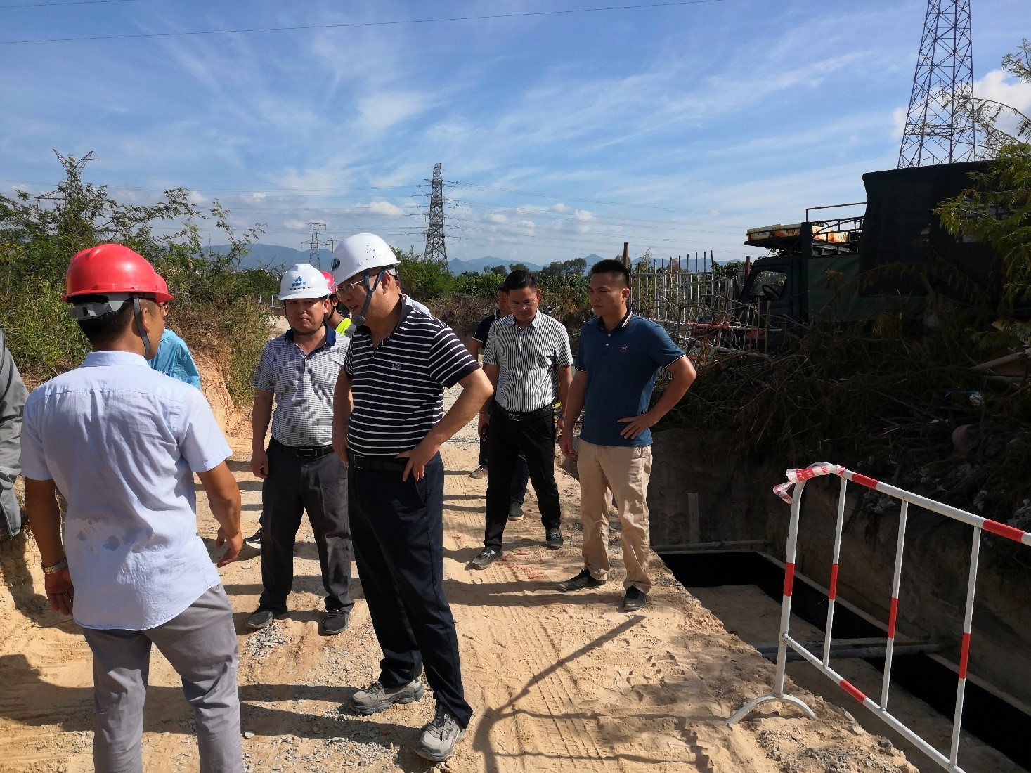 水電集團副總經理劉德鈞到南繁基地水利設施建設工程開展節後檢查。